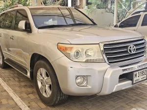 2013 تويوتا لاند كروزر VX