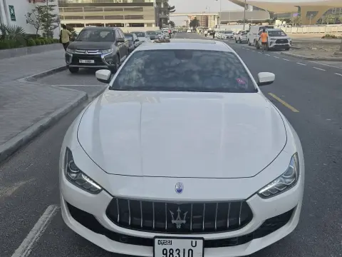 2019 مازيراتي جيبلي ١ Base