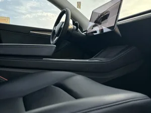 2023 تسلا Y موديل Performance