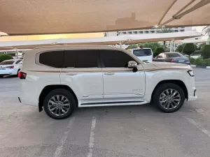 2025 Toyota Land Cruiser VXR