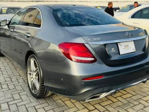 2018 مرسيدس-بنز الفئة - E E300