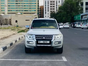 2016 ميتسوبيشي باجيرو GLS