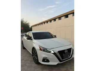 2021 Nissan Altima في Dubai سيارة مستعملة