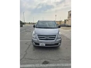 2016 Hyundai Starex في Abu Dhabi سيارة مستعملة