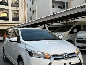2015 تويوتا ياريس SE