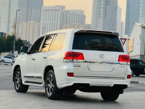 2020 تويوتا لاند كروزر VXR