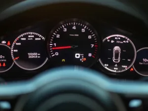2023 بورش كاين V6