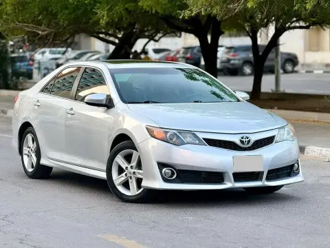 2014 Toyota Camry Hybrid XLE: