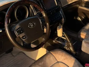 2011 تويوتا لاند كروزر VXR