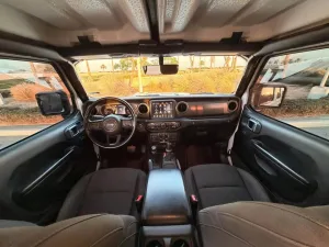 2021 جييب جلاديتير Sport S.