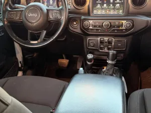 2021 جييب جلاديتير Sport S.