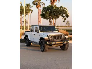 2021 Jeep Gladiator في Dubai سيارة مستعملة