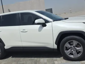 2022 تويوتا راف ٤ SE