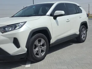 2022 تويوتا راف ٤ SE