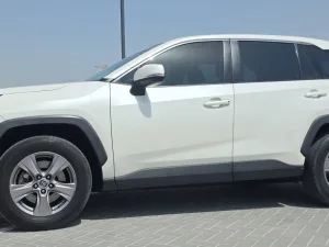 2022 تويوتا راف ٤ SE