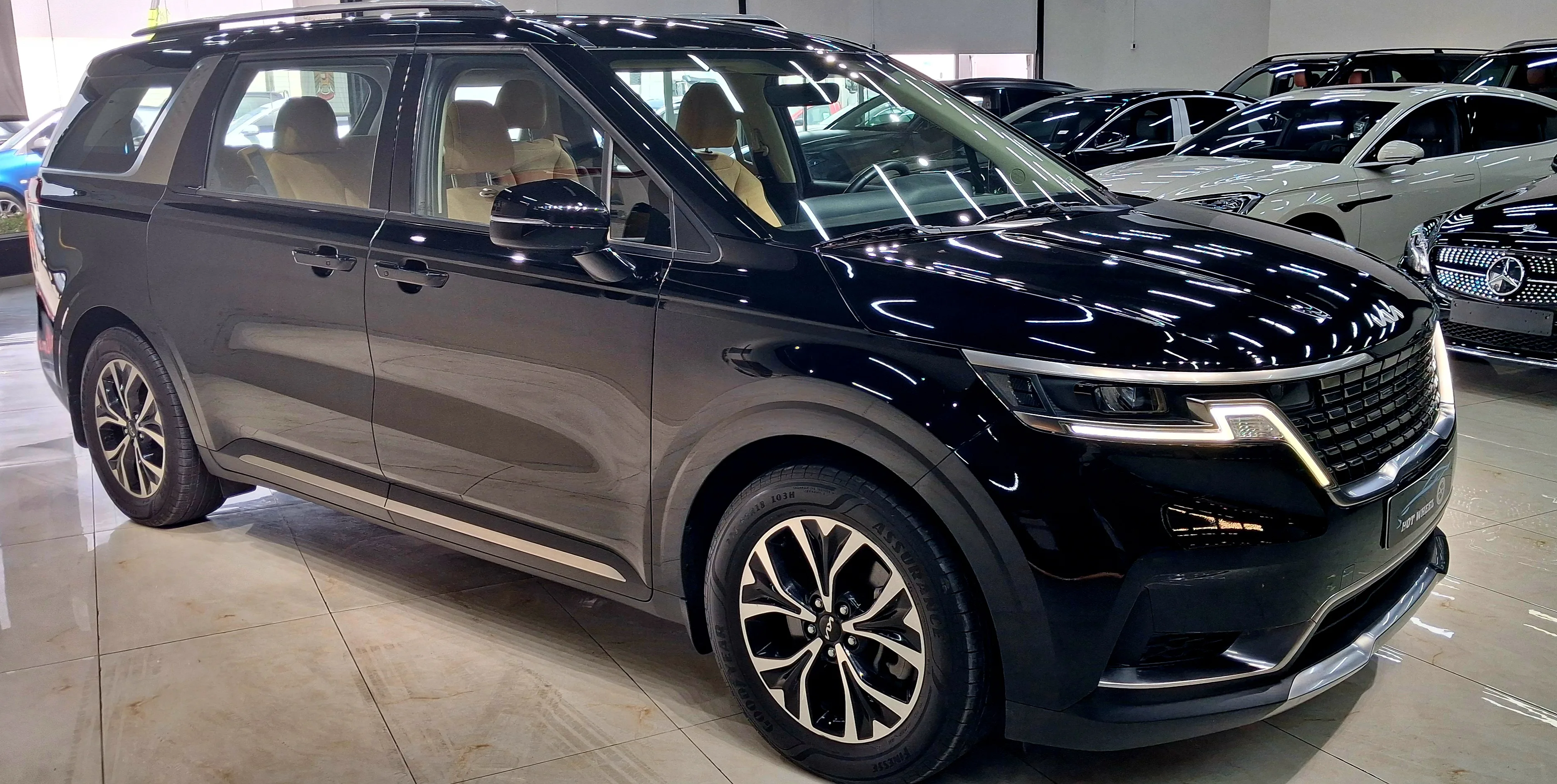 2023 // Kia Carnival // GCC // Low Milage // No Accidents