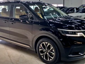 2023 // Kia Carnival // GCC // Low Milage // No Accidents