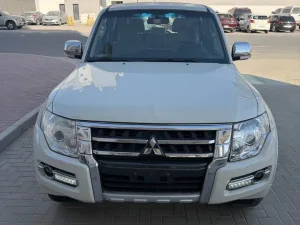 2017 Mitsubishi Pajero GLS