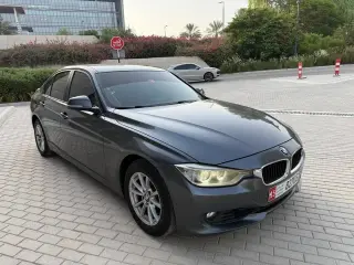 2012 BMW 3-Series في Abu Dhabi سيارة مستعملة