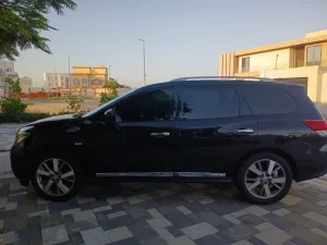 2015 نيسان باثفايندر LE