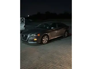 2021 Nissan Altima في Abu Dhabi سيارة مستعملة