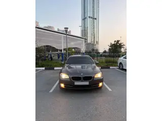 2013 BMW 5-Series في Sharjah سيارة مستعملة