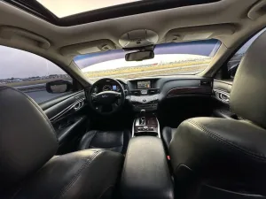 2017 Infiniti Q70 LUXE