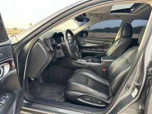 2017 Infiniti Q70 LUXE