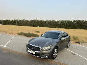 2017 Infiniti Q70 LUXE