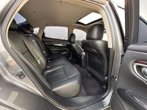 2017 Infiniti Q70 LUXE