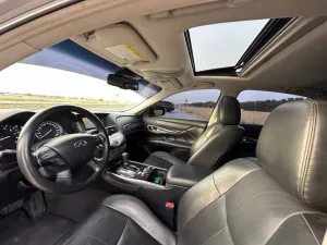 2017 Infiniti Q70 LUXE