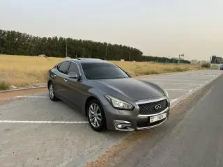 2017 Infiniti Q70 in Dubai used car