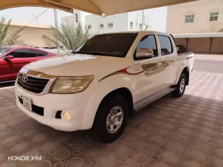 2015 Toyota Hilux in Abu Dhabi used car