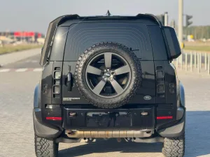 2023 Land Rover Defender 110 SE