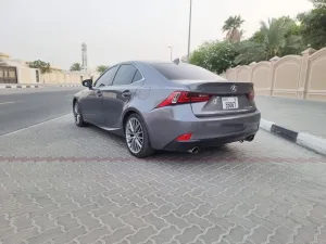 2016 لكزس اي اس IS 200