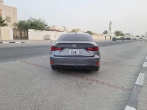 2016 لكزس اي اس IS 200