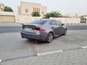 2016 لكزس اي اس IS 200