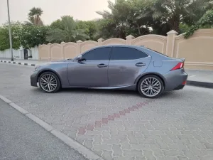 2016 لكزس اي اس IS 200