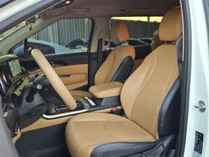 2021 Kia Carnival LX with Seat Package