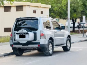 2009 ميتسوبيشي باجيرو Signature Edition