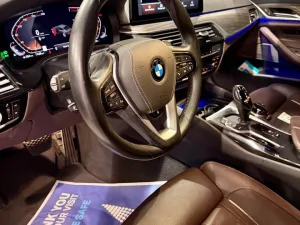 2023 BMW 5-Series 520i