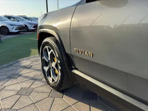 2023 ريفيان ار تي ١ No Trim