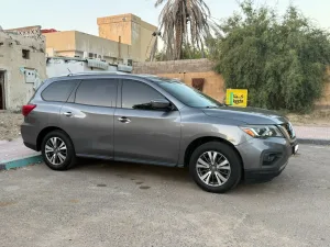 2017 نيسان باثفايندر SE