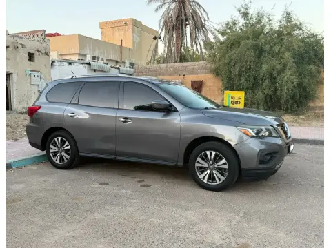 2017 نيسان باثفايندر SE