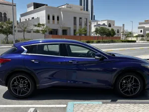 2017 Infiniti Q30 Sport