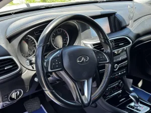 2017 Infiniti Q30 Sport