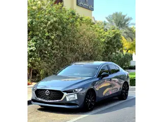 2024 Mazda 3 في Dubai سيارة مستعملة