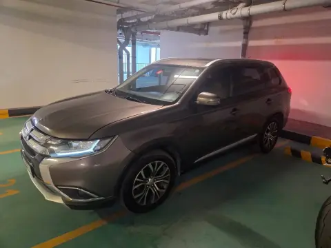 2016 Mitsubishi Outlander SE