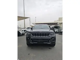 2023 Jeep Grand Cherokee في Sharjah سيارة مستعملة