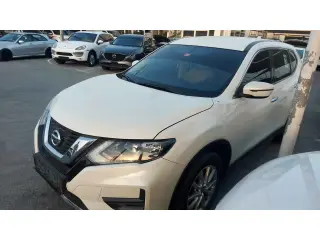 2022 Nissan XTrail في Dubai سيارة مستعملة